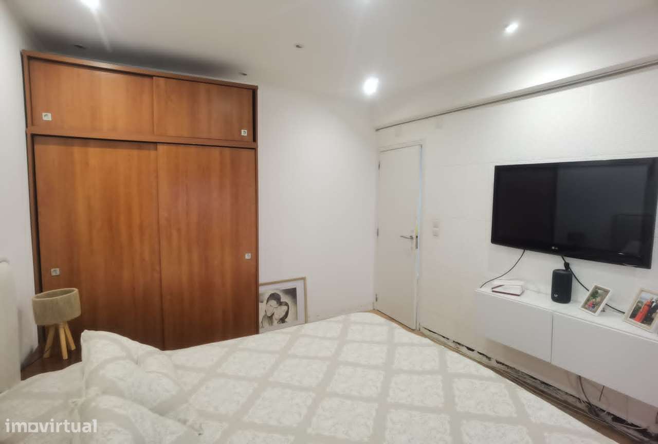 Apartamento T2 Renovado Almada-11