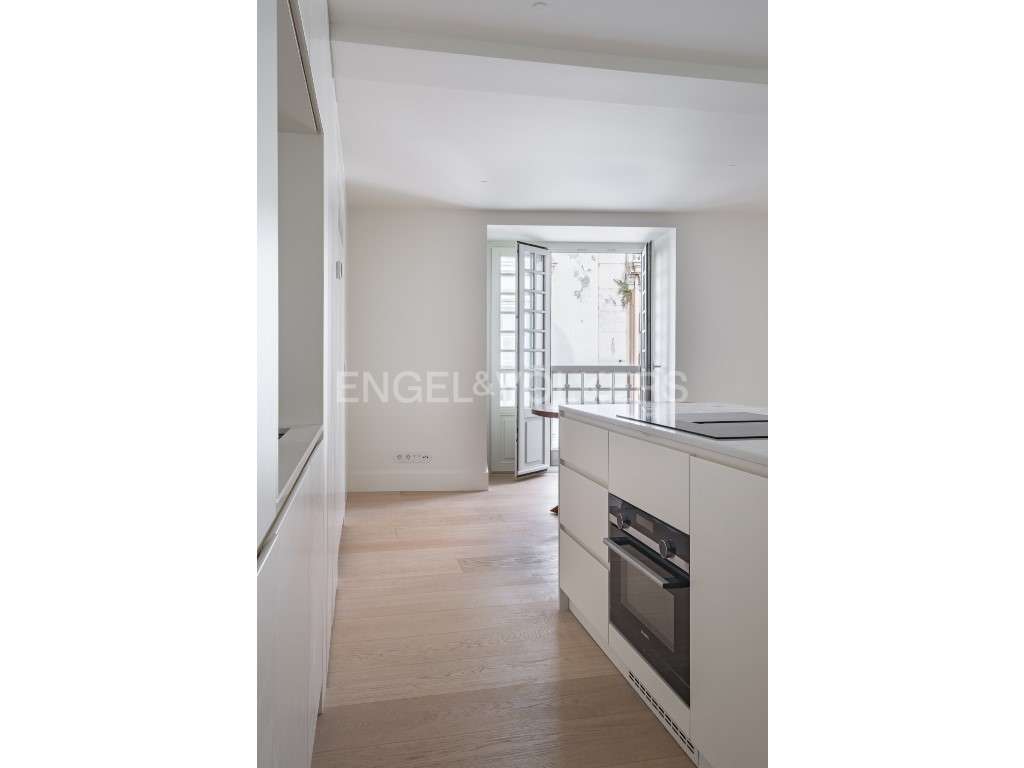 Elegante e luxuoso apartamento T2, junto à Av. da Liberdade-9