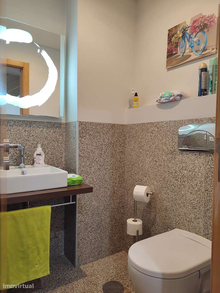 Moradia Triplex, em cond. fechado c/ piscina, campo de jogos e ginásio - Grande imagem: 5/60