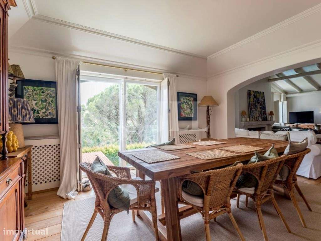 Moradia T6 com jardim e piscina no Estoril em Cascais-9