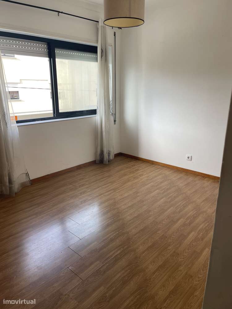Apartamento T2 renovado - Grande imagem: 2/9