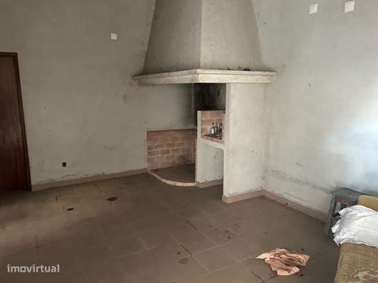 Moradia sita em Rio de Couro e Casal dos Bernardos-13