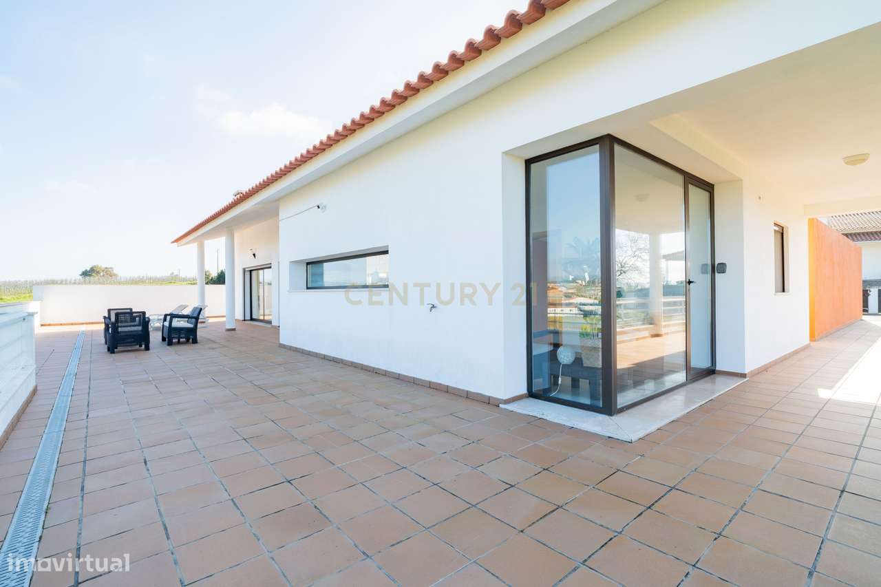 Moradia T3 com Piscina e 3 515 m² de Terreno | Entre o Campo e o Mar |-26