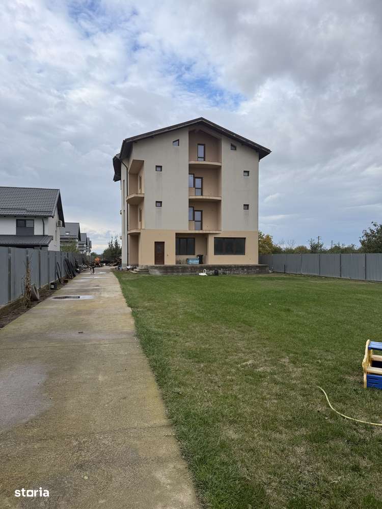 Casa cu 11 dormitoare de vanzare in Corbeanca-1