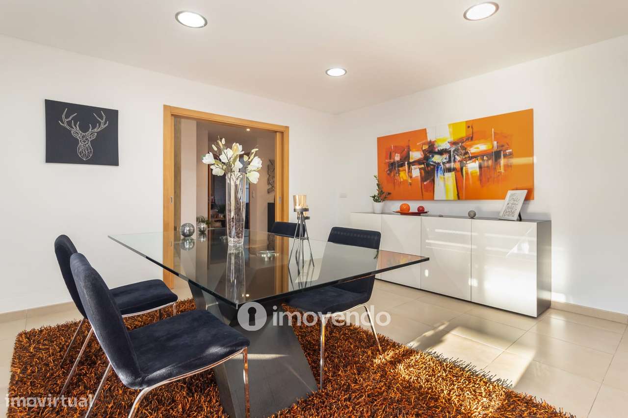 Moradia T5 cuidada, com piscina e jardim, em Setúbal - Grande imagem: 5/60