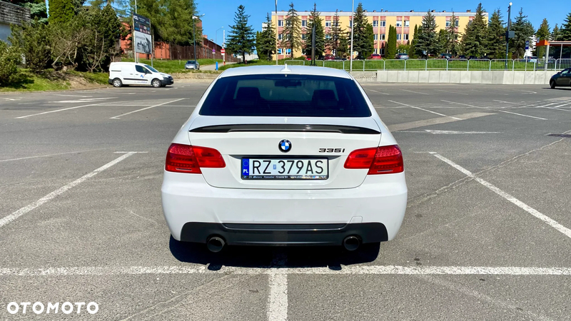 BMW Seria 3 335i Coupe - 4