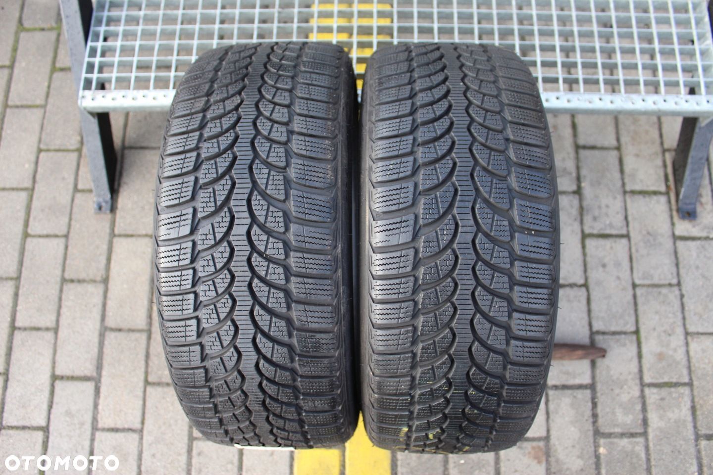 2x 215/40/17 BRIDGESTONE BLIZZAK LM-32 87V 15r - 1