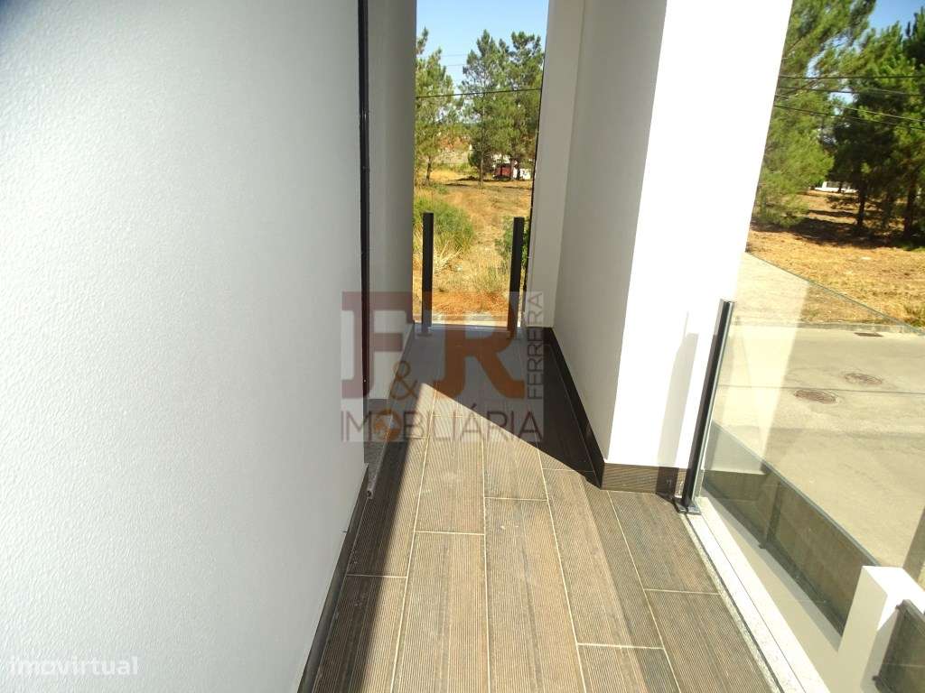 PRONTA!! Moradia Duplex T4 com Garagem, Quinta das laranjeiras Fern...-29