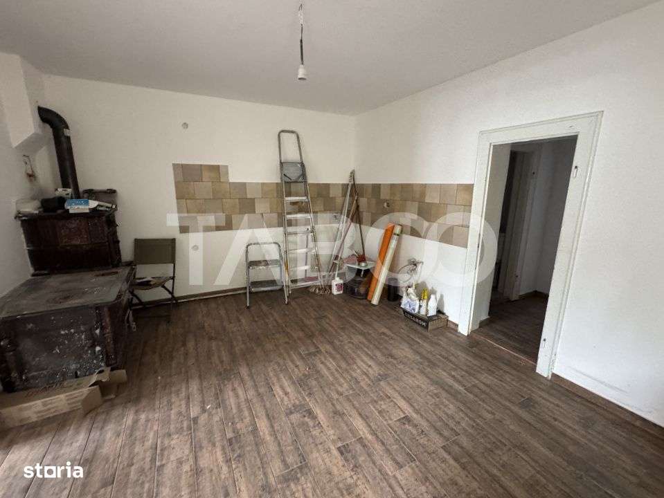 Casa individuala renovata de vanzare teren de 1397 mp Cristian Sibiu - Imagine principală: 4/8