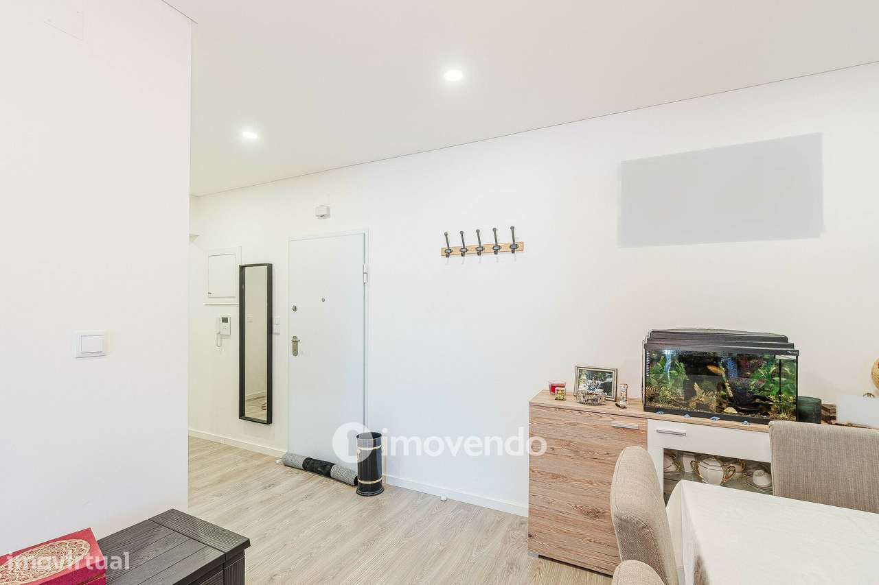 Apartamento T2, com áreas amplas e varanda, na Póvoa de Santa Iria-5