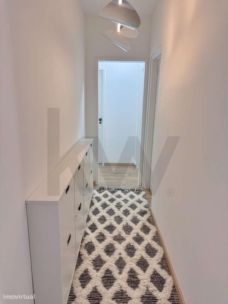 Excelente Oportunidade em Setúbal: T2 Parcialmente Renovado no Centro-9