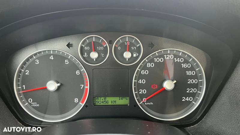 Ford Focus 1.6 16V Ghia - 8