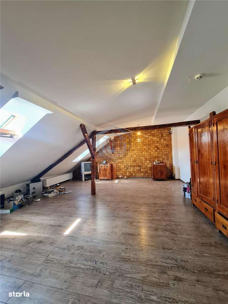 Casa centrala la curte comuna - Imagine principală: 5/7