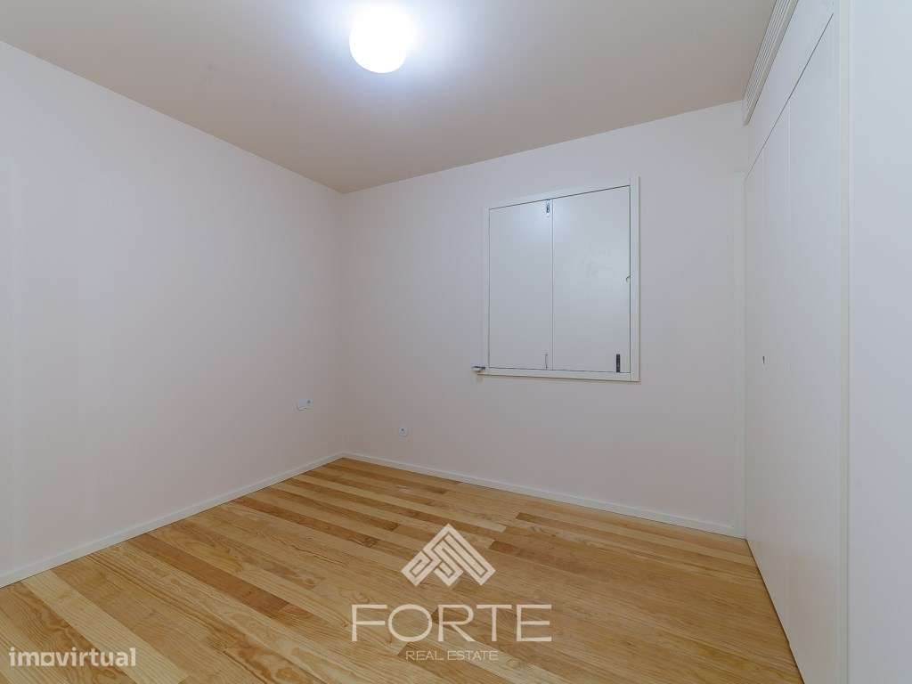Moradia T3 com Piscina no centro de São João da Madeira-16