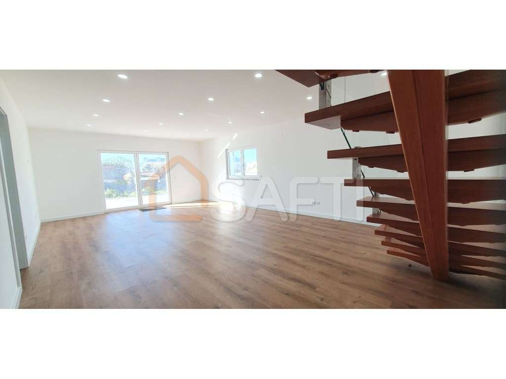 Moradia T5 Renovada com Piscina e Rooftop - Coimbrã, Peniche - Grande imagem: 3/29