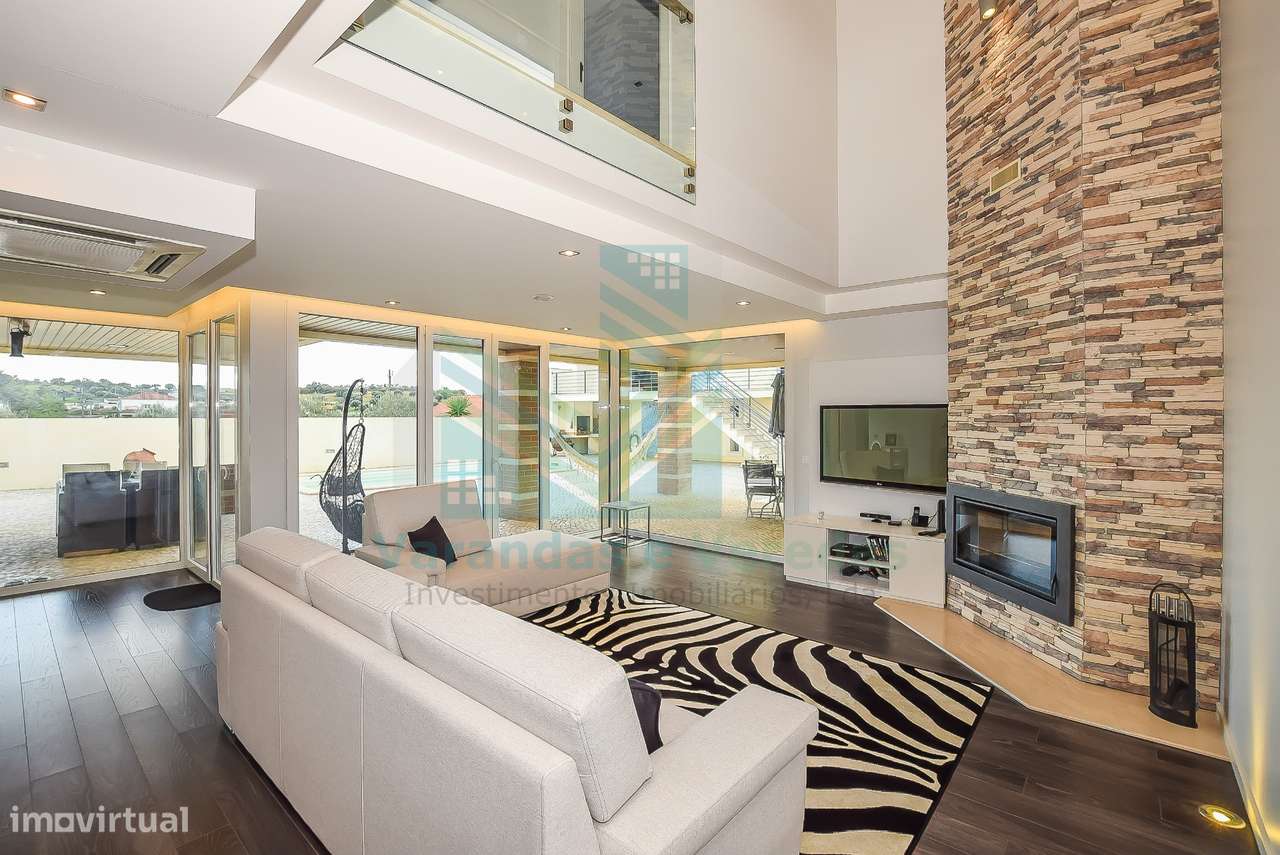 Moradia de luxo T5 com piscina e anexo-6