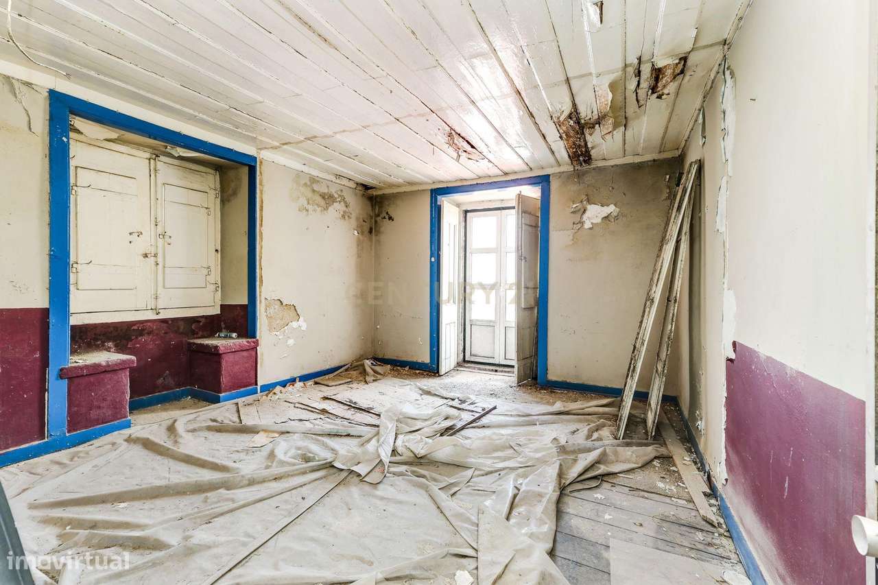 Prédio para reabilitação total em Cacilhas – excelente oportunidade de-15