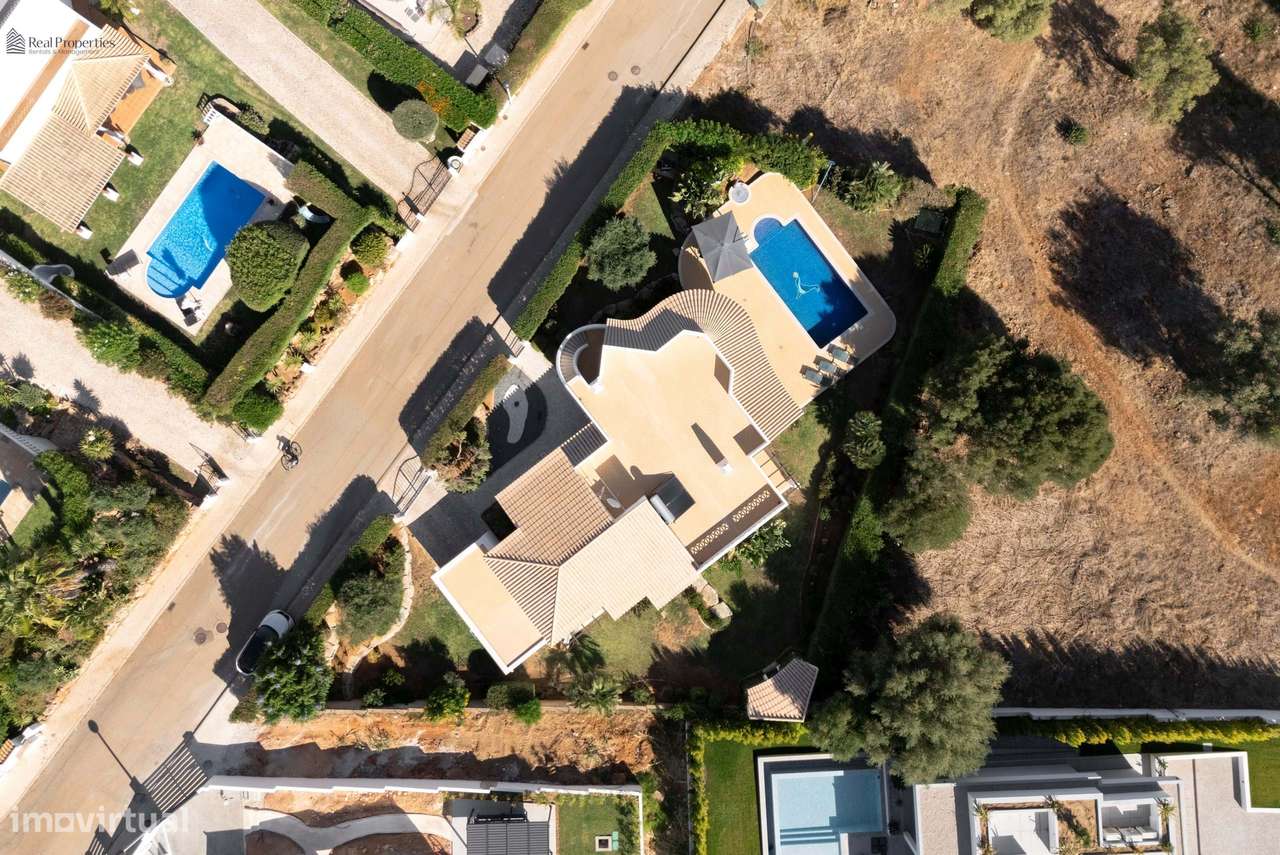 Moradia Térrea T4 Isolada em Albufeira – Um Refúgio de Luz, Conforto e-48