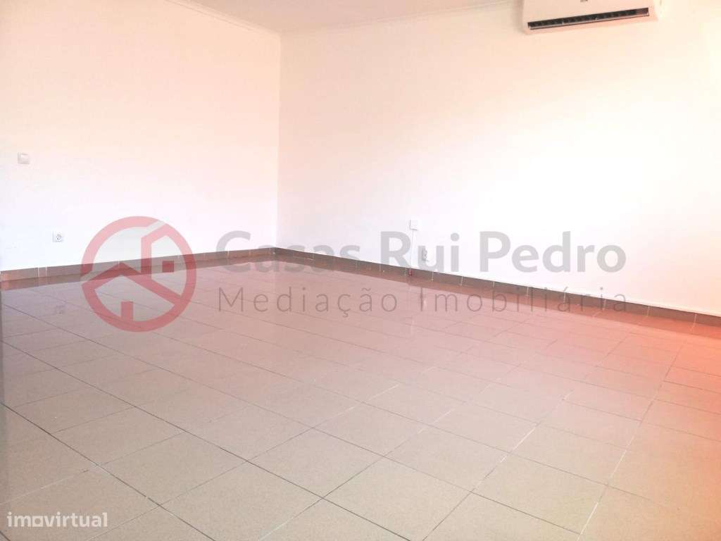 Apartamento T2 dúplex com vista rio, no Beato em Lisboa-34