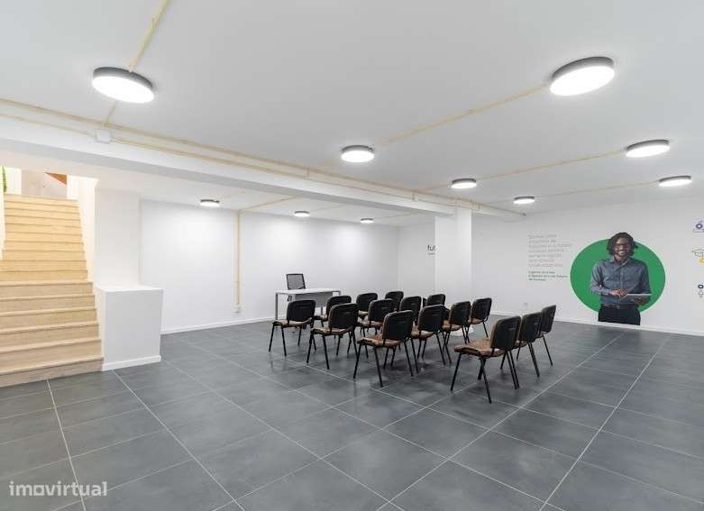 Loja Comercial com Potencial Único – Ferreira Lapa / Bom Sucesso, Port-9