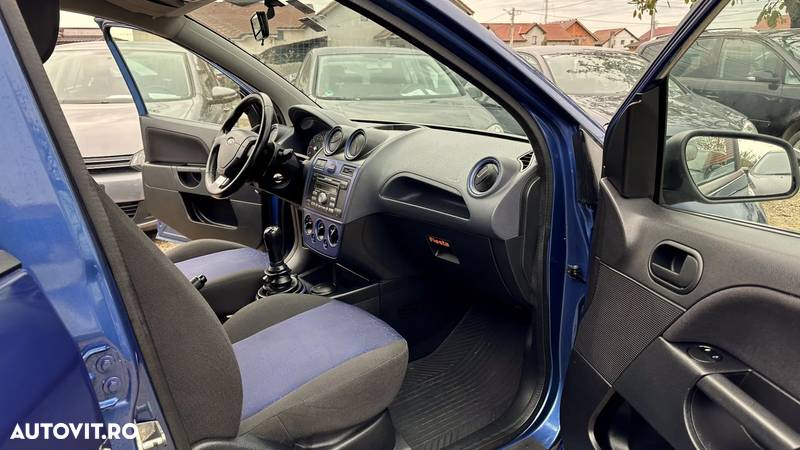 Ford Fiesta 1.3i Ambiente - 15