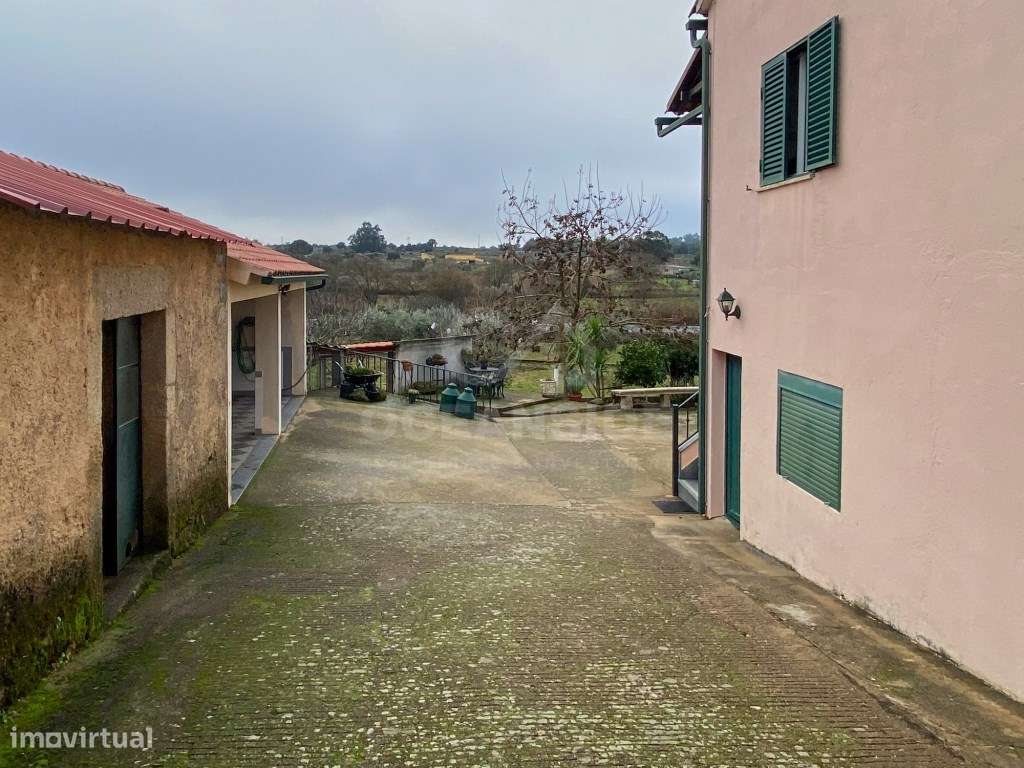 Moradia Independente Em Escalos De Baixo-42