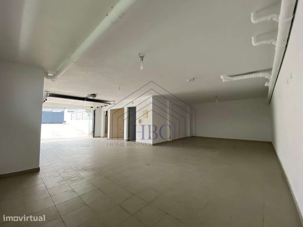 Moradia T5 Moderna e Remodelada no Feijó - Espaço, Conforto e Exclu...-55