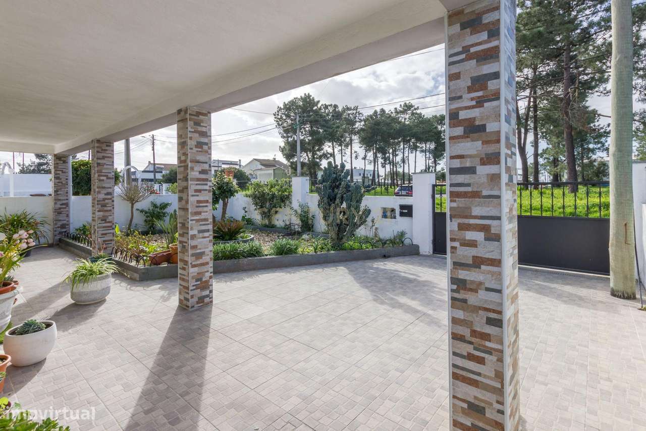 Moradia T2 com piscina e com Anexo T1 em Fernão Ferro, Seixal - Grande imagem: 4/30