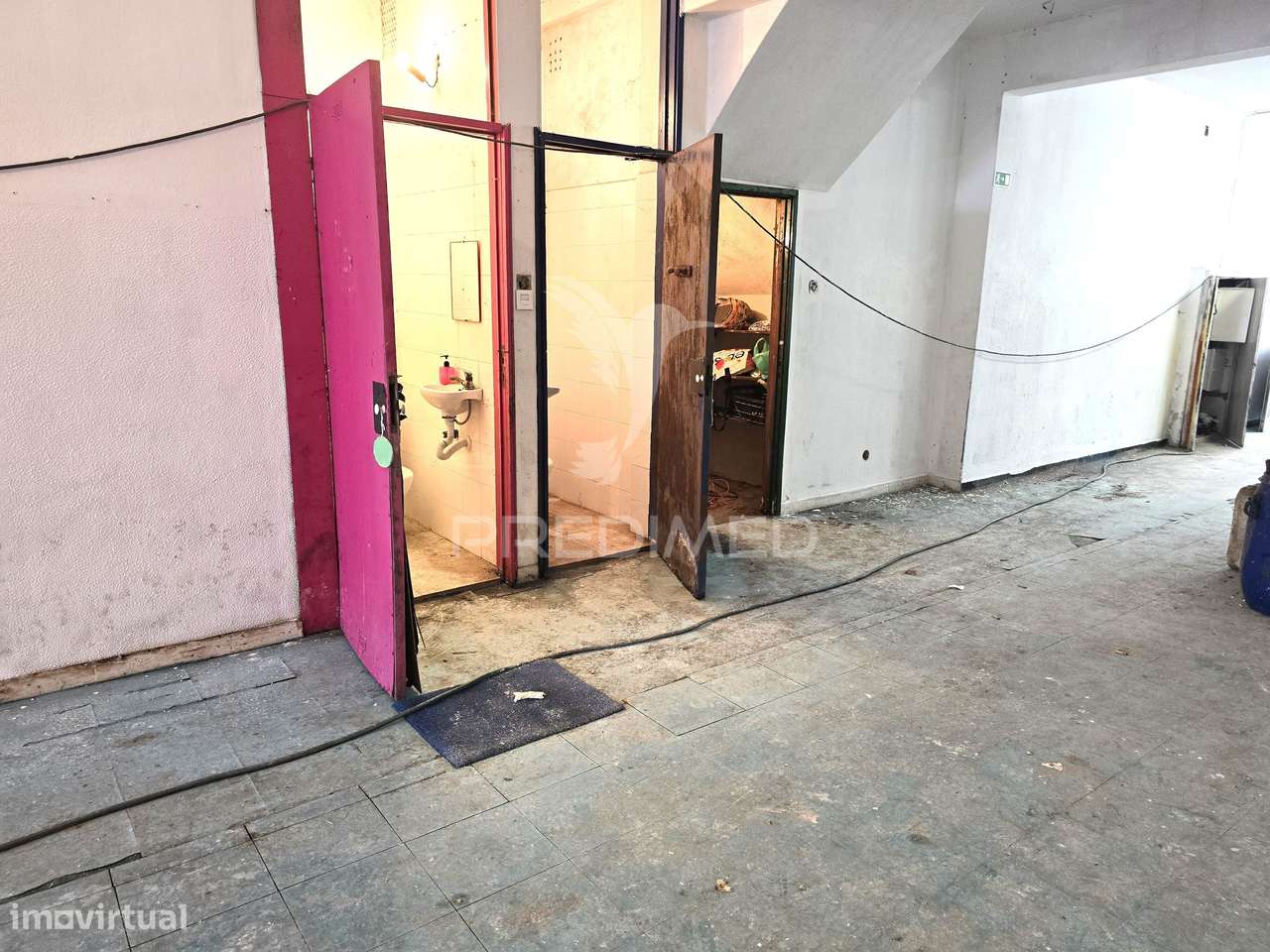 Loja para comercio de cave e r/c - Grande imagem: 2/5