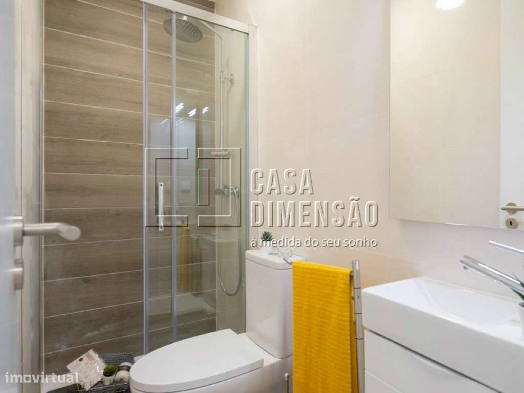 Apartamento de tipologia T3 com varandas em Benfica!!-13