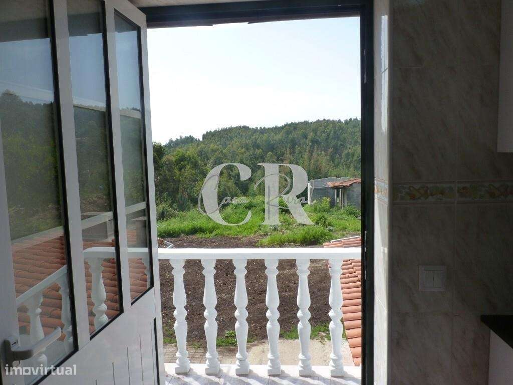 Fantástica moradia T3 com garagem e terreno generoso em Vila Facaia –-19