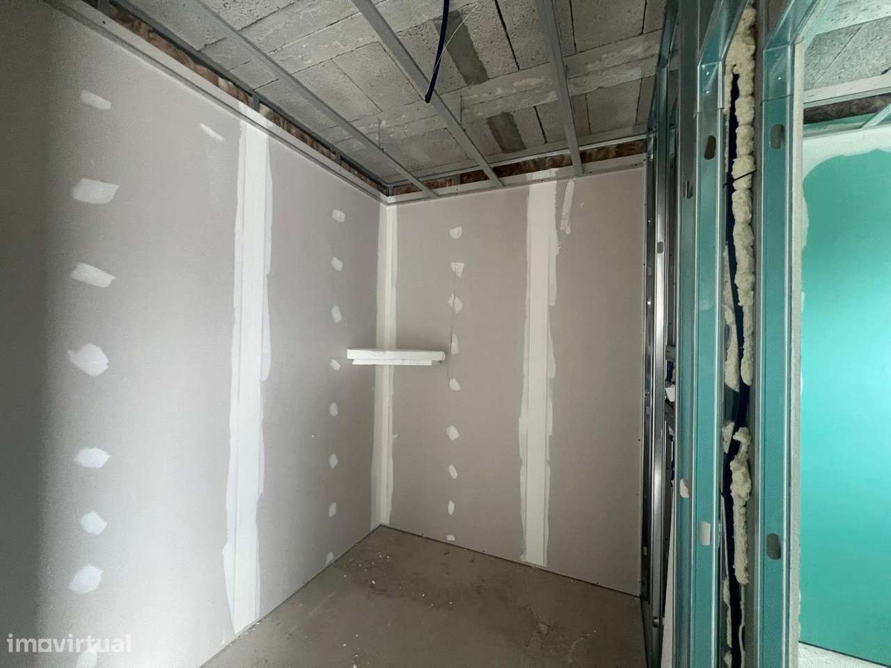 Moradia T4 em Fase Final de Construção com Piscina — Centro de Chaves-18