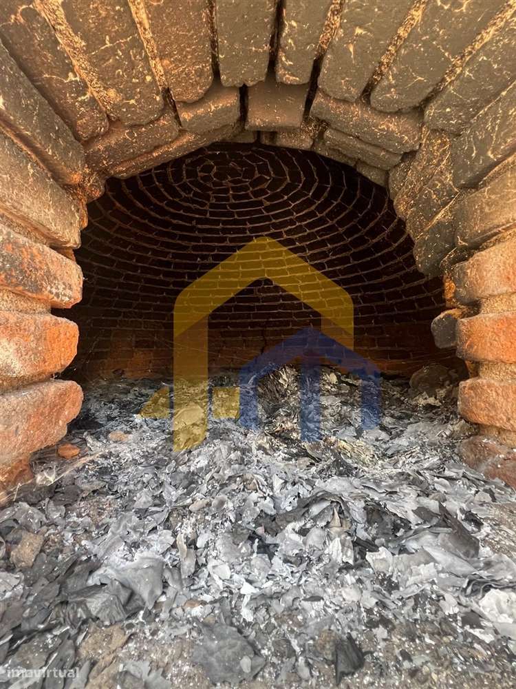 Moradia T4, no centro de Estremoz com quintal-19