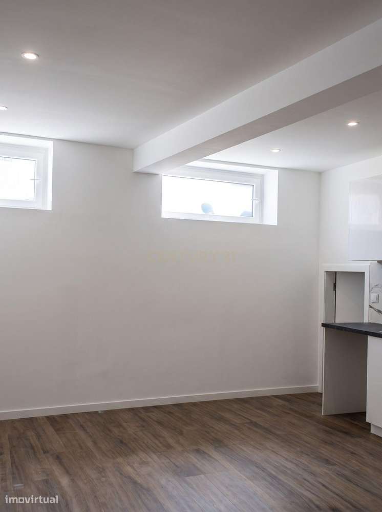 Apartamento T1 totalmente remodelado na Cruz de Pau-3
