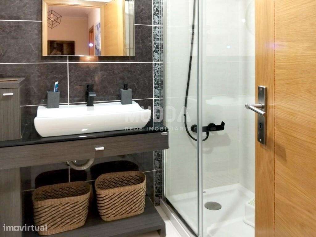 Moradia T3 Contemporânea com Suite, Painéis Solares, Garagem e Terraço-18