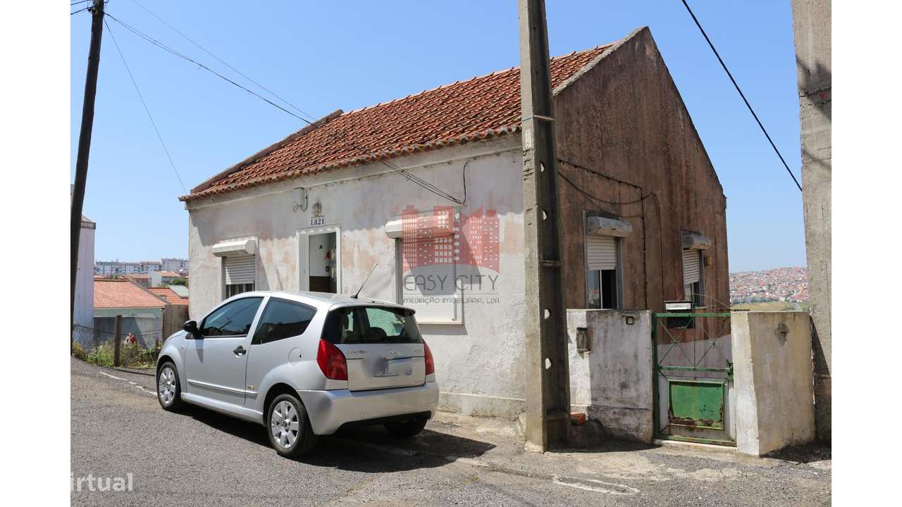 Moradia T2+T2 | Terreno 326 M2-15