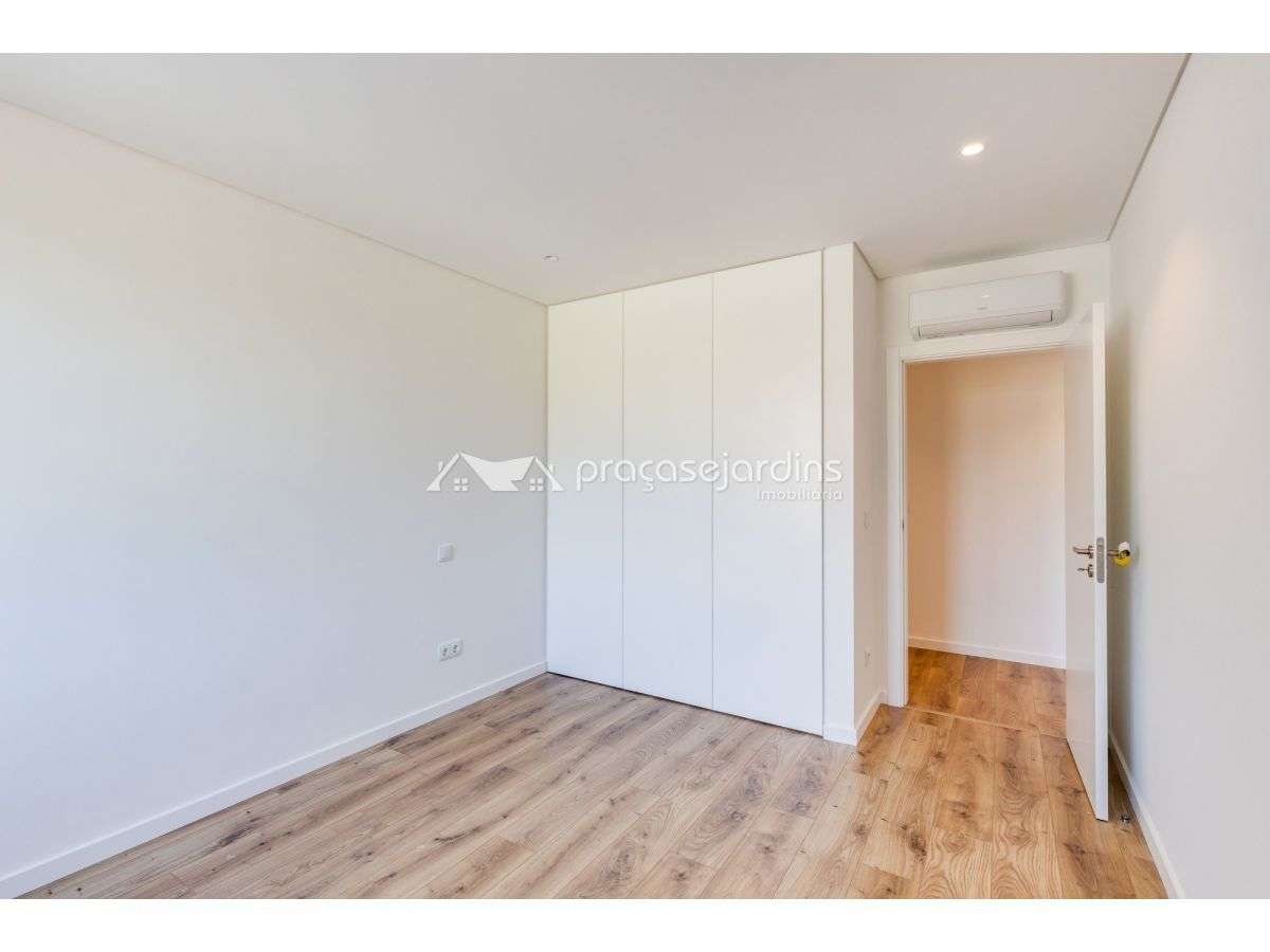 Apartamento T3 Moderno com Excelentes Acabamentos-10