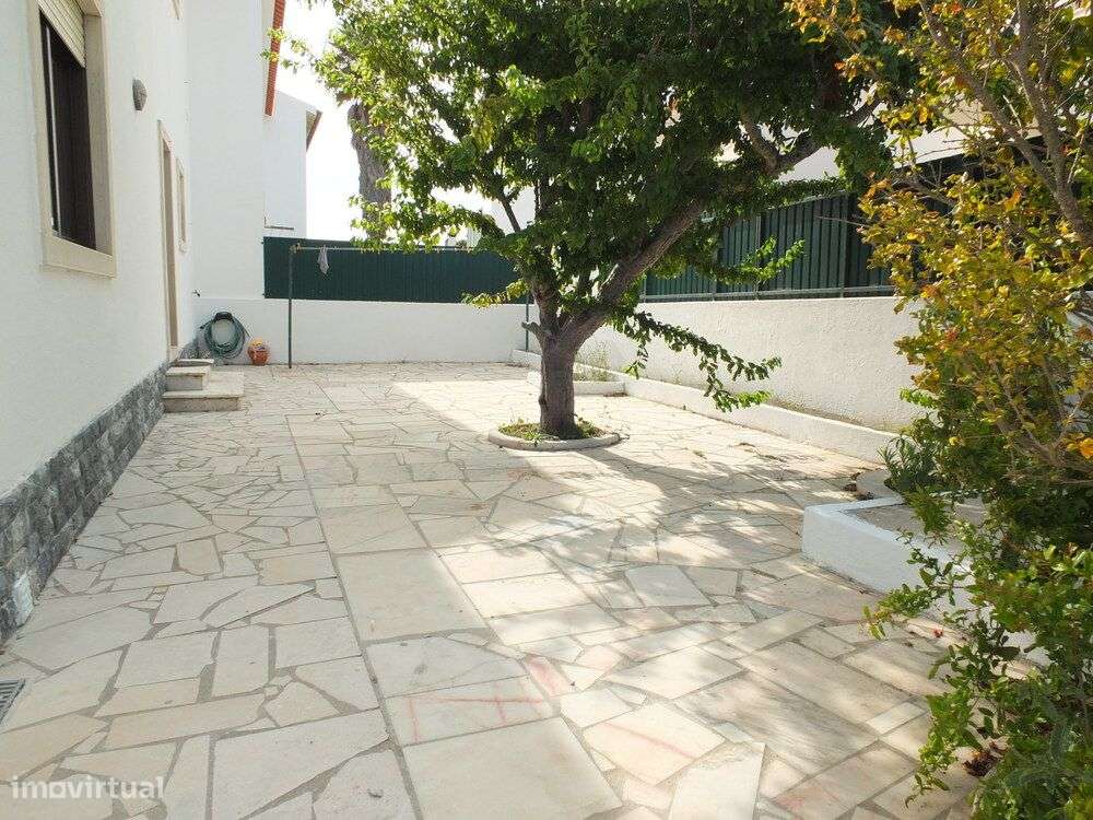 Moradia T3 com logradouro junto à Praia de São Julião - Grande imagem: 5/33