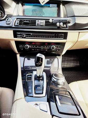 BMW Seria 5 520d xDrive - 9