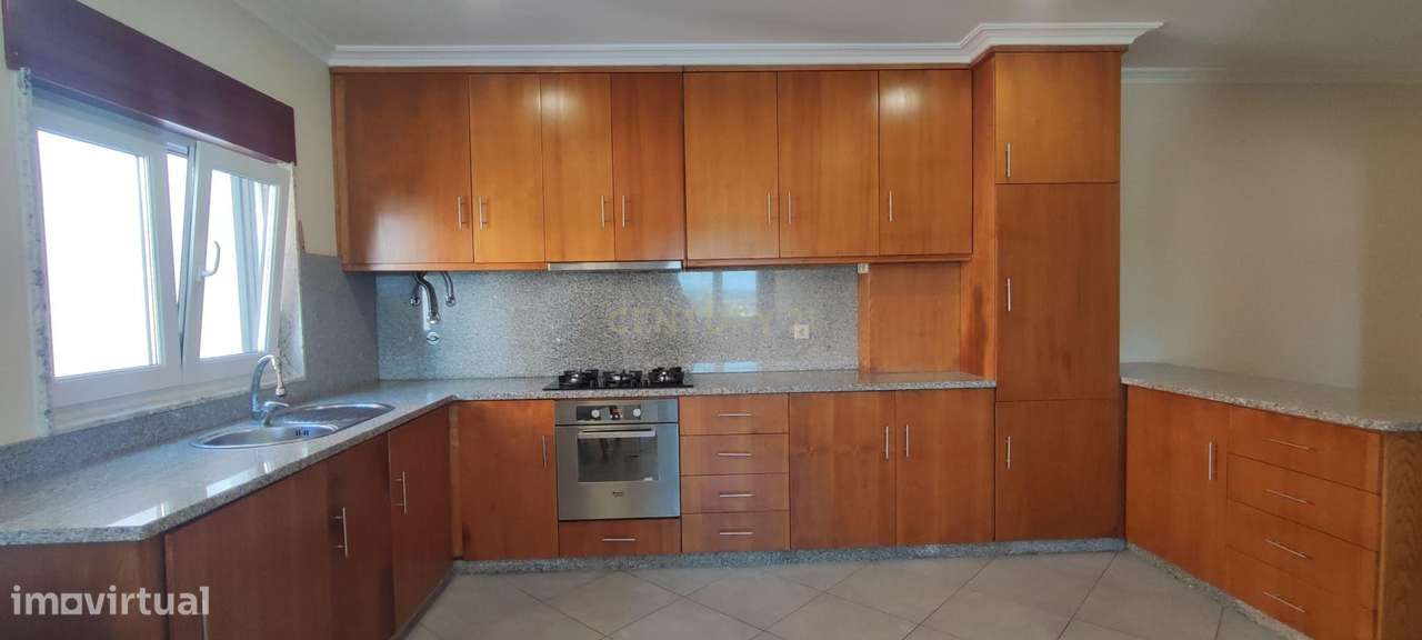 Apartamento T2 com Vista Panorâmica em Valença-10