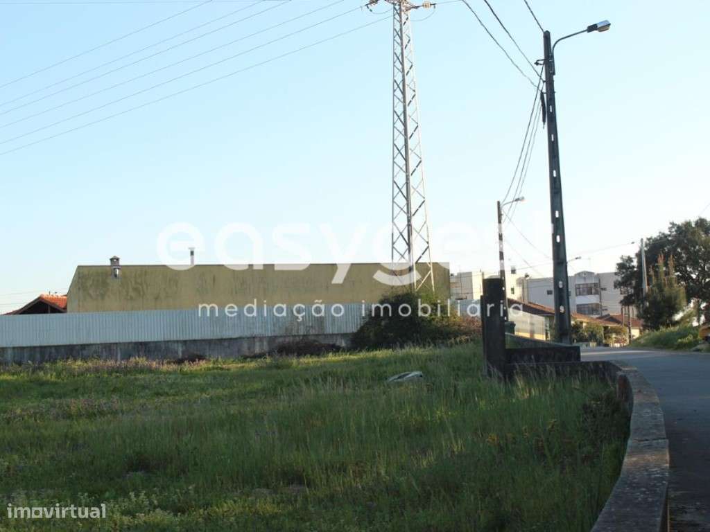 Terreno urbano em SJ Ovar para construção de moradias ou armazém - Grande imagem: 2/7