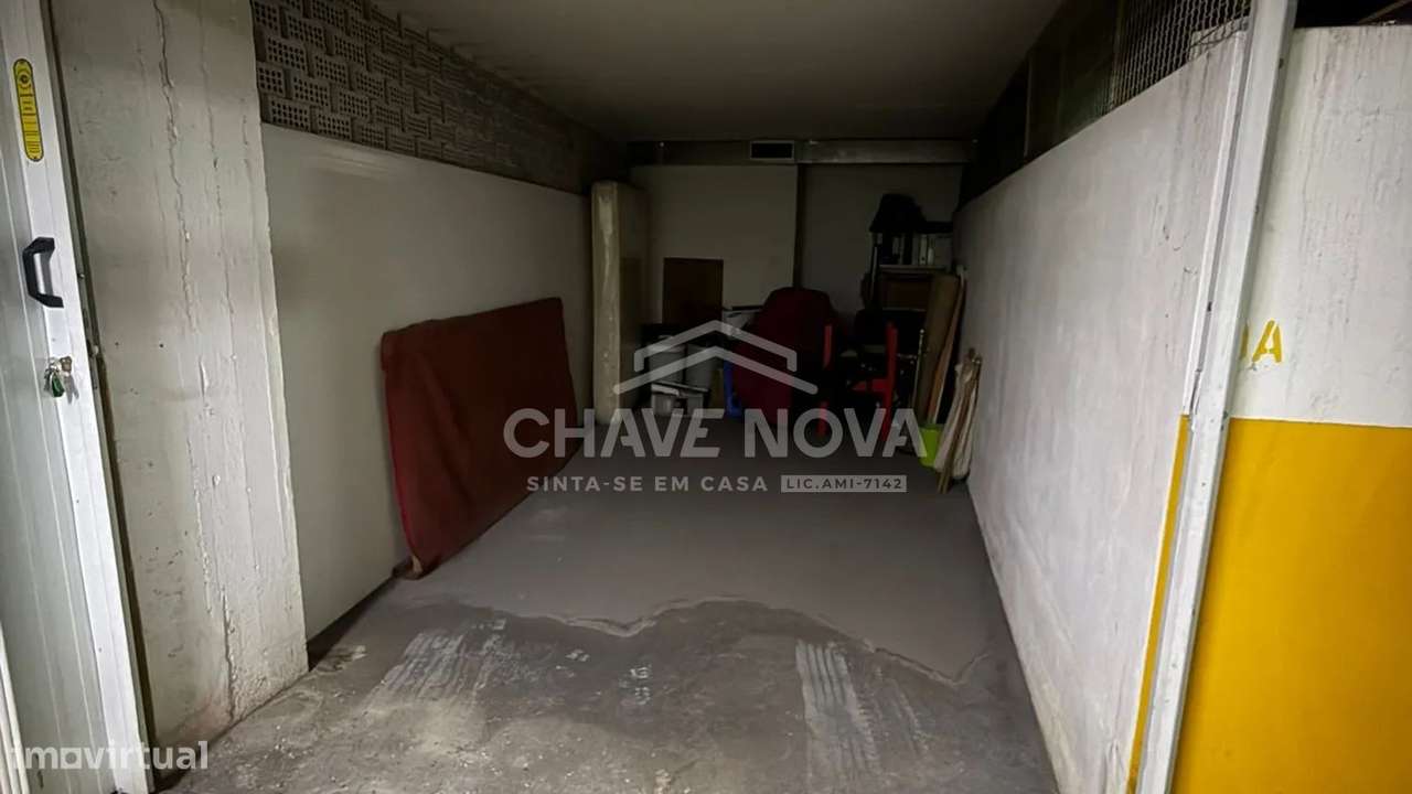 Apartamento T2 com garagem Box em Espinho (250m praia)-19