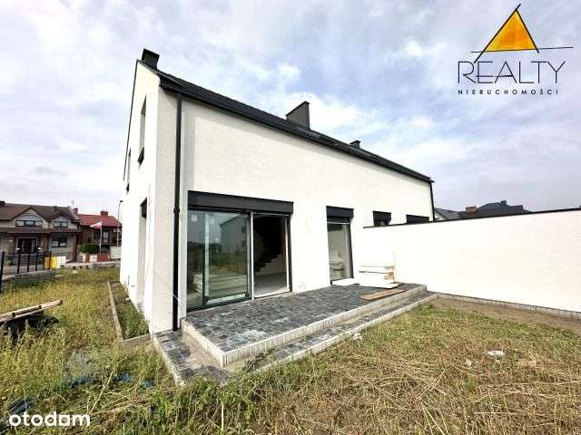 Nowy dom z 4 sypialniami-15