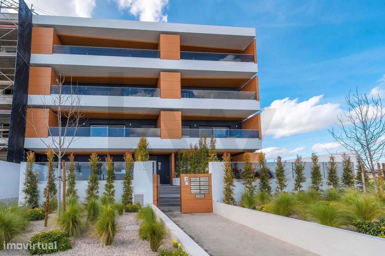 Apartamento T3 novo, localizado no último andar em Gambelas - Grande imagem: 2/24