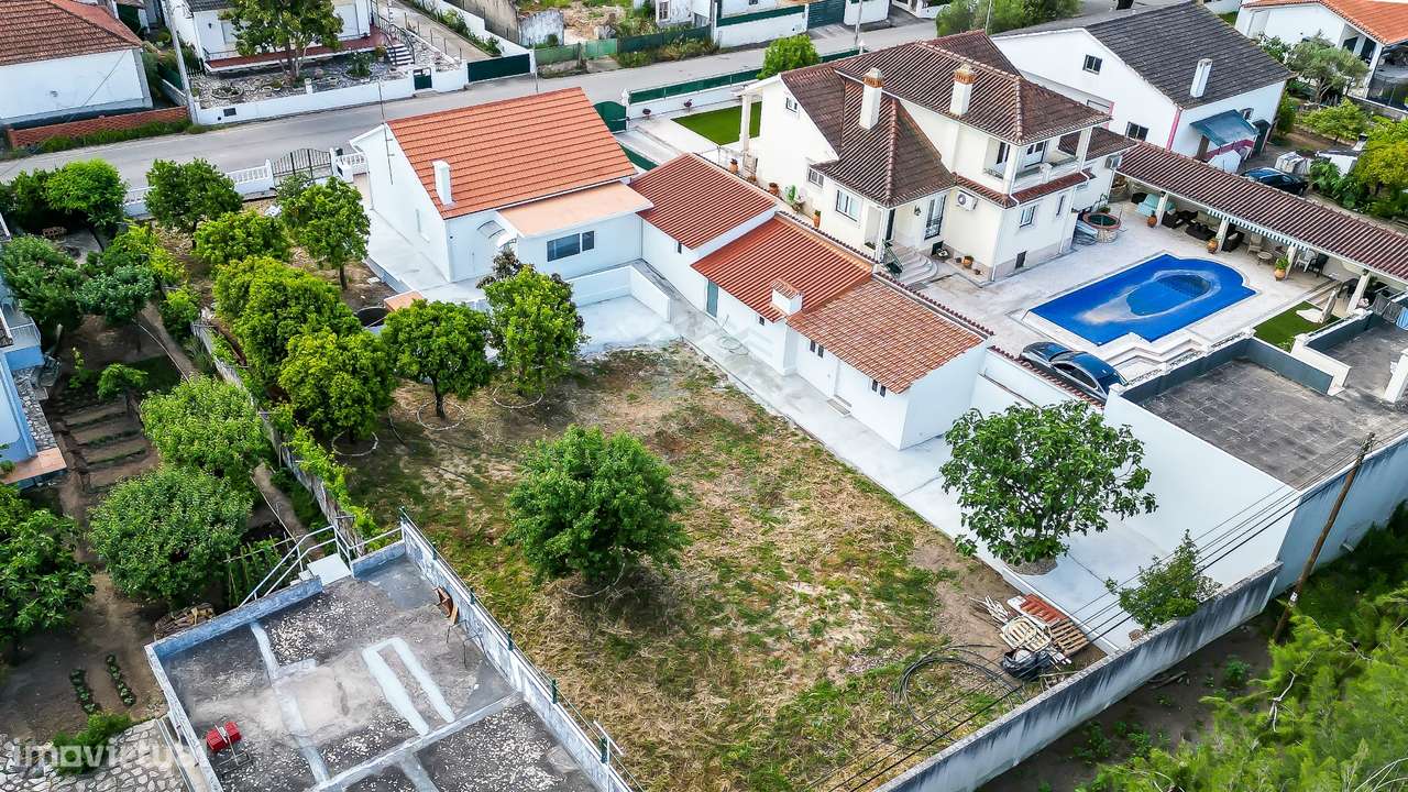 Moradia T3 remodelada com Anexos, Garagem e Poço.-45
