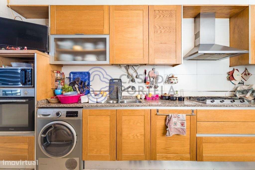 Apartamento T4 com 2 lugares de estacionamento, arrecadação e dois ter-2