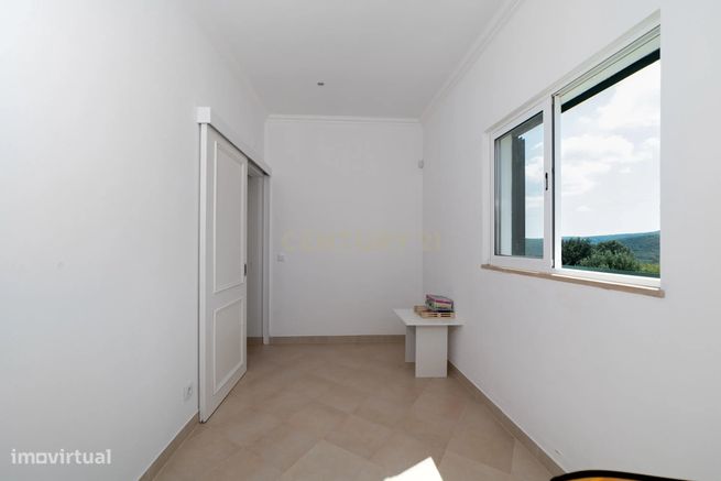 Moradia Tradicional Algarvia com Anexo e Terreno Amplo em Casa Branca,-28