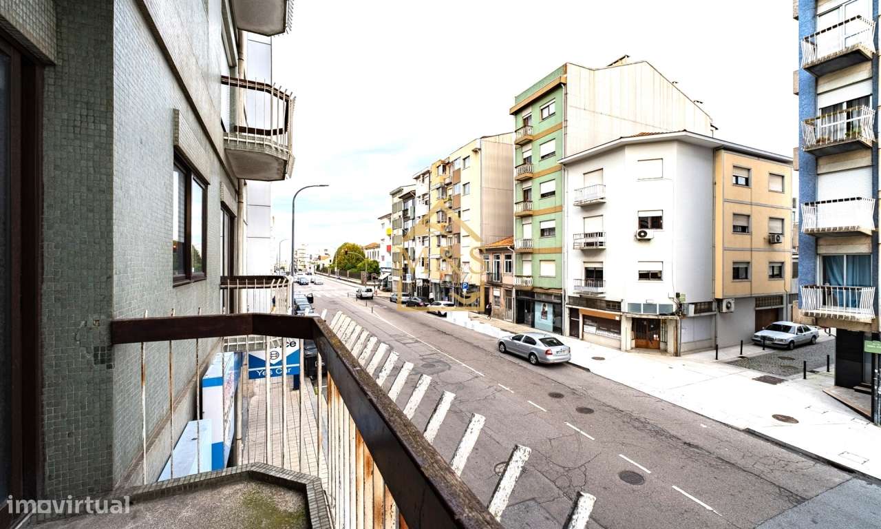 Apartamento T4 Remodelado, Terraço com 100m2,a 500Mts do Metro - Porto-23