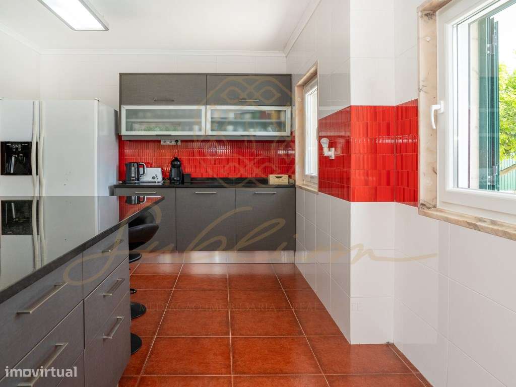 Moradia Isolada com 6 Assoalhadas , Piscina , Garagem Perto das Praias-19