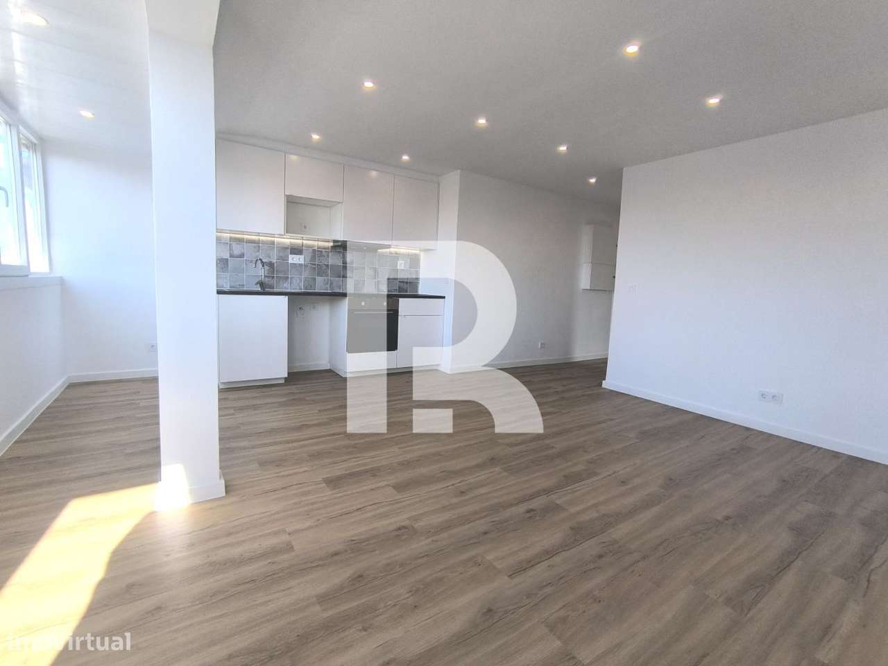 Apartamento T2 Remodelado em Camarate-4